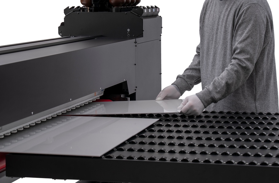 Mimaki UJ330H-160 Hybrid UV Drucker